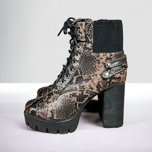 🌻NEW Charles by Charles David Wyatt Animal Print Lace-Up Ankle Boots Size 7.5